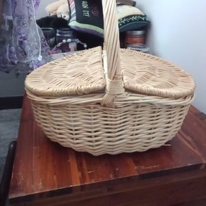"Sewing" basket